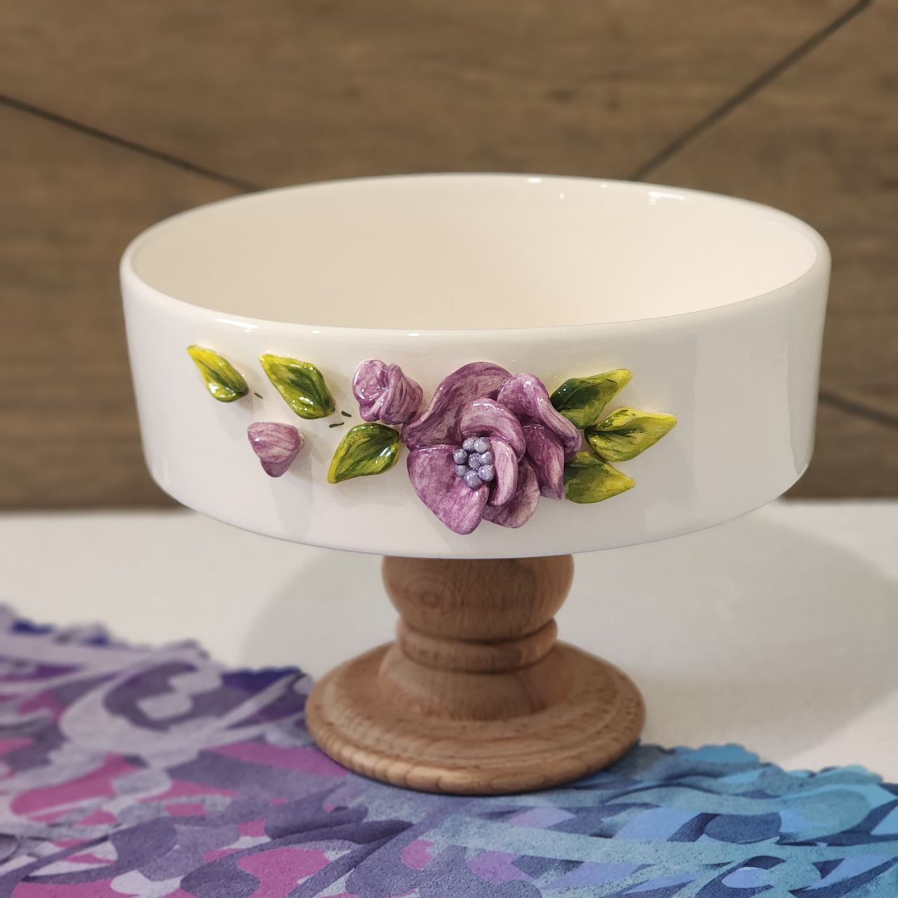 Violet stand bowl